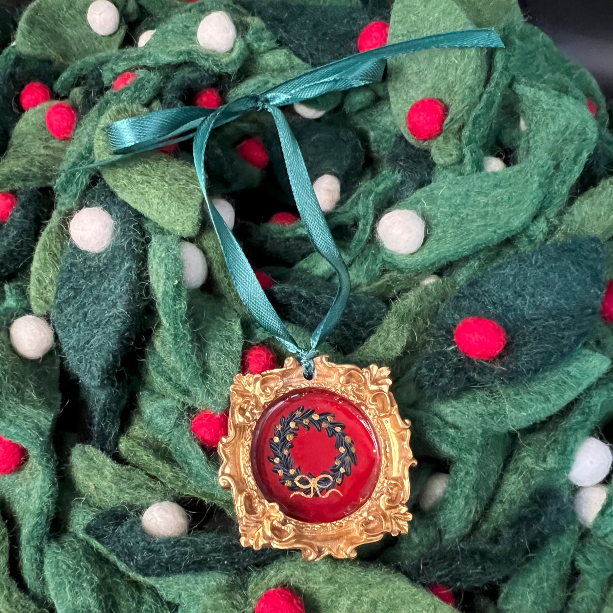Festive Wreath Green Ornament