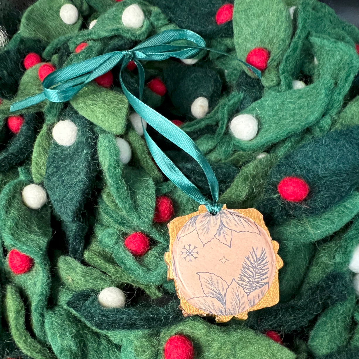 Festive Wreath Green Ornament